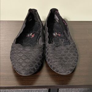 Skechers Women's Black Textured Flats